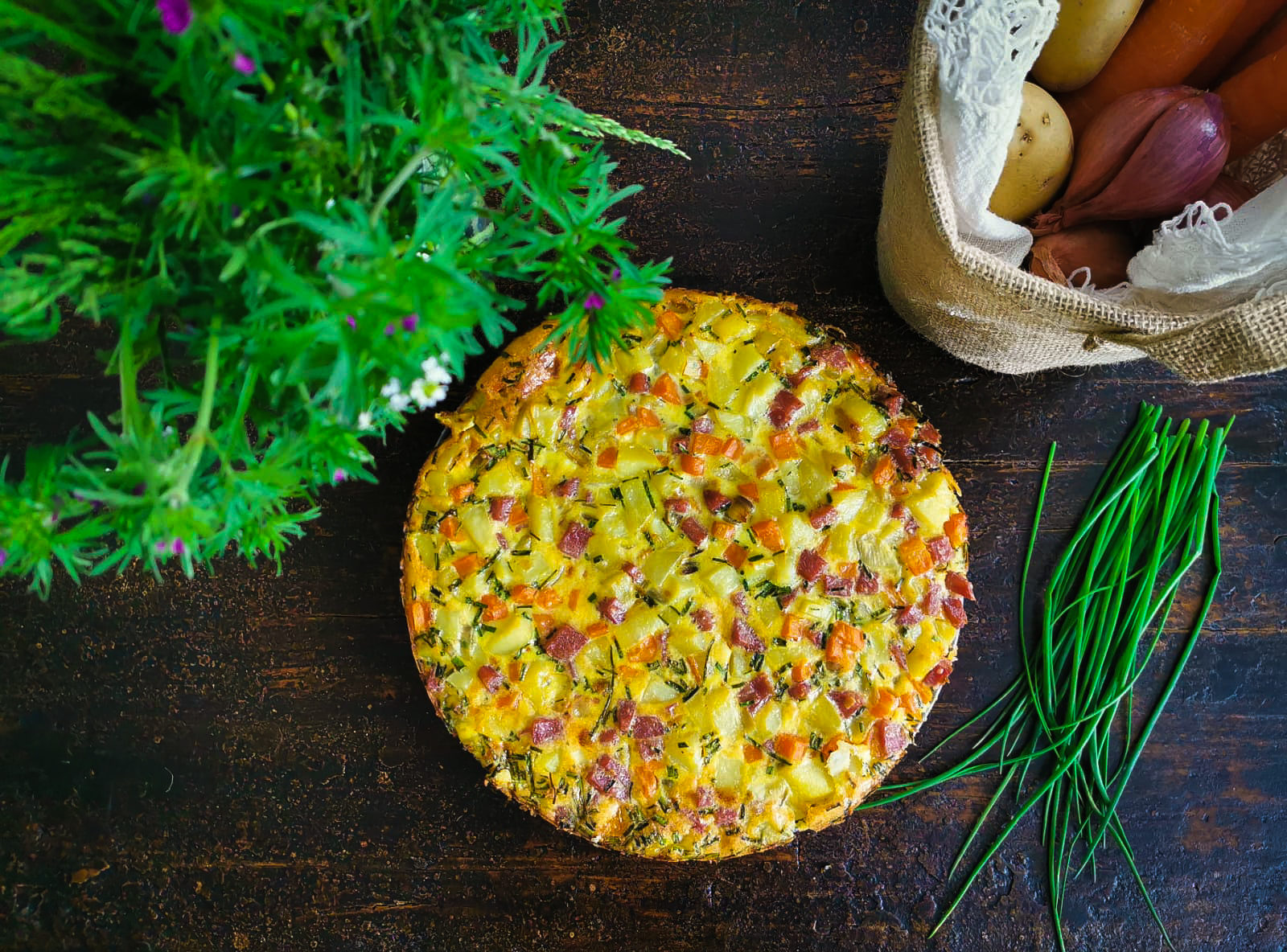 FRITTATA CAMPAGNOLA DI VERDURE E SALAME