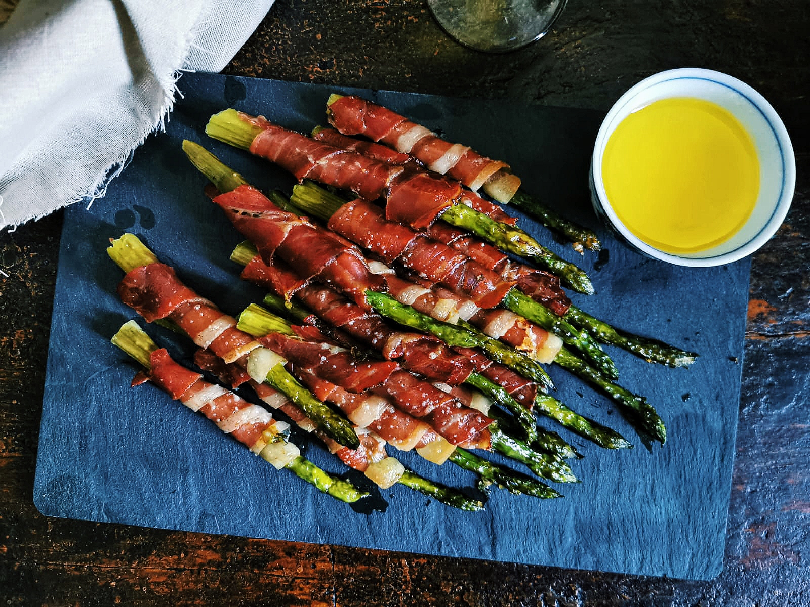 ASPARAGI AVVOLTI NELLO SPECK