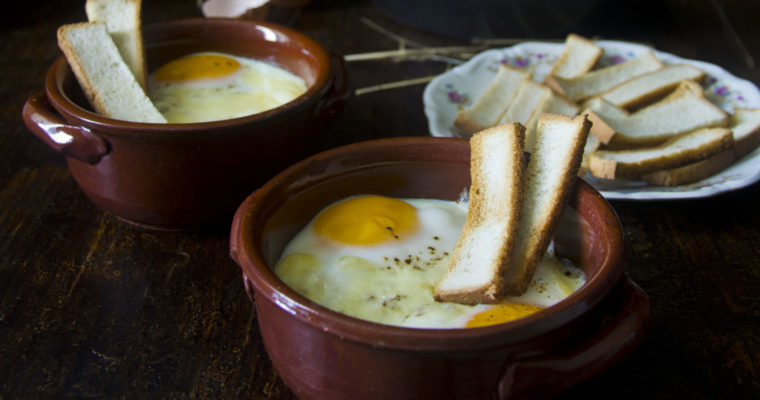 UOVA IN COCOTTE CON CAVOLO VERZA E FONTINA