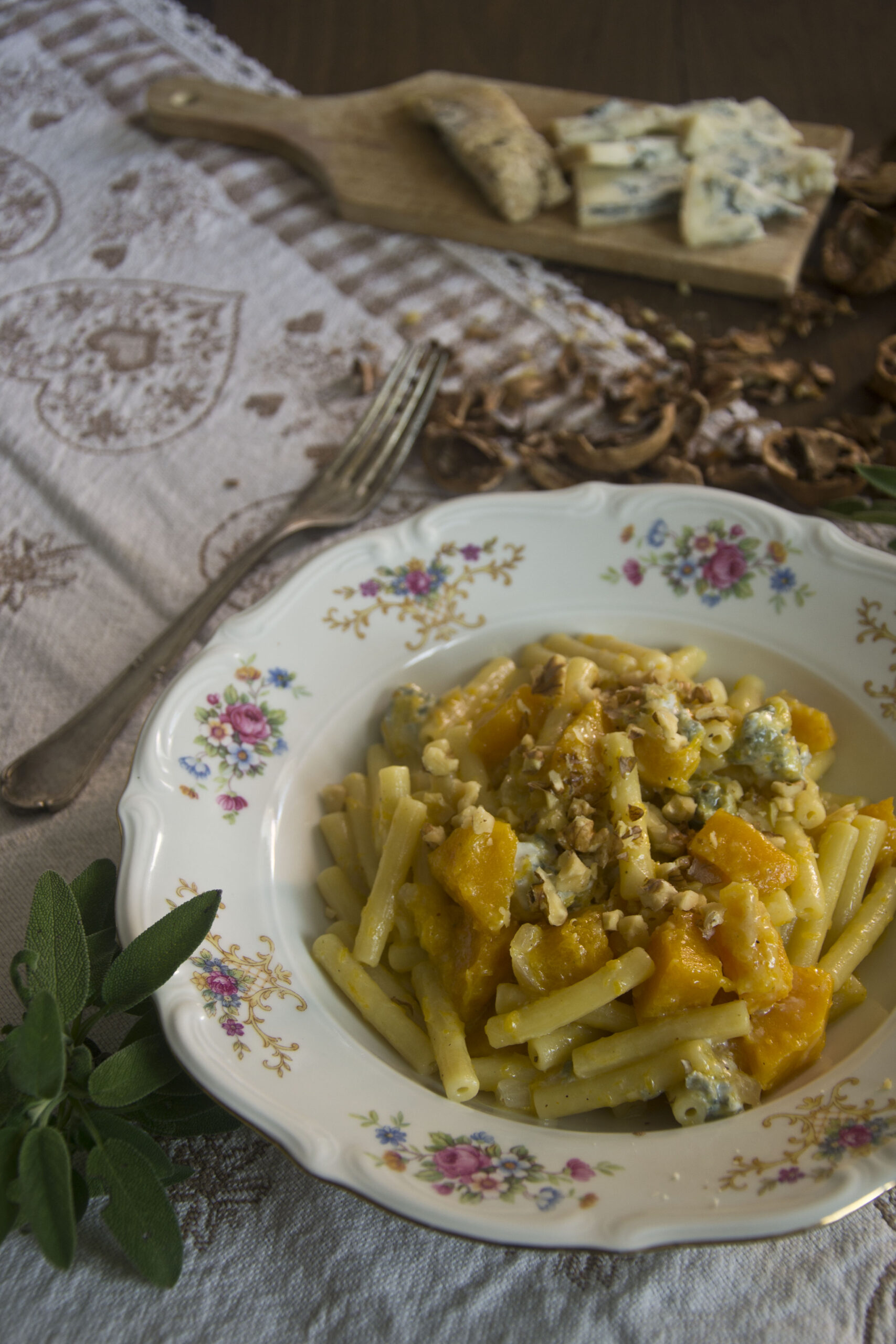 PASTA CON ZUCCA, GORGONZOLA E NOCI