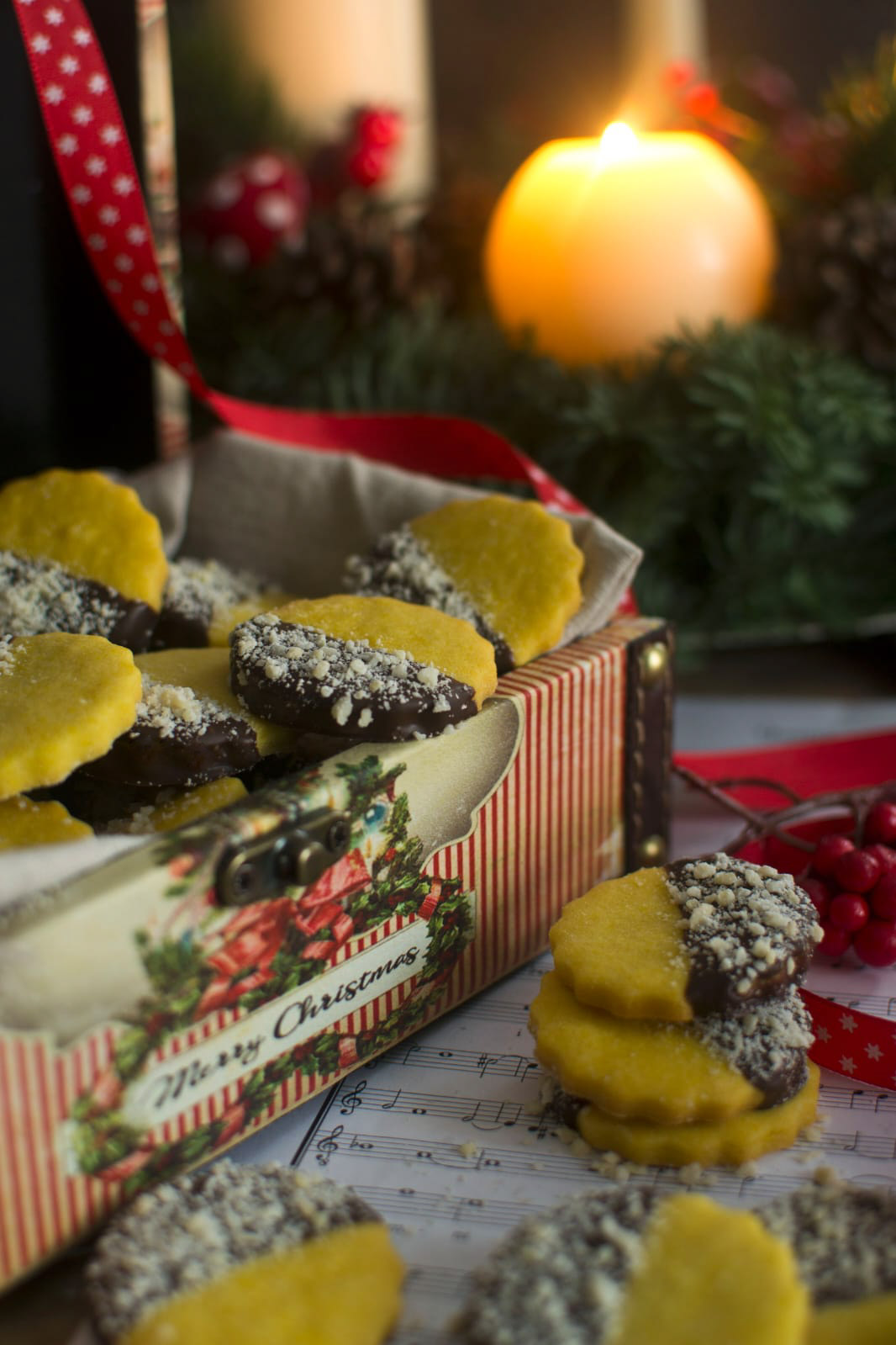 BISCOTTI DI FROLLA E CIOCCOLATO