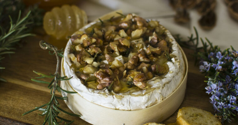 CAMEMBERT ARROSTO (O FONDUTA DI CAMEMBERT) CON MIELE E NOCI